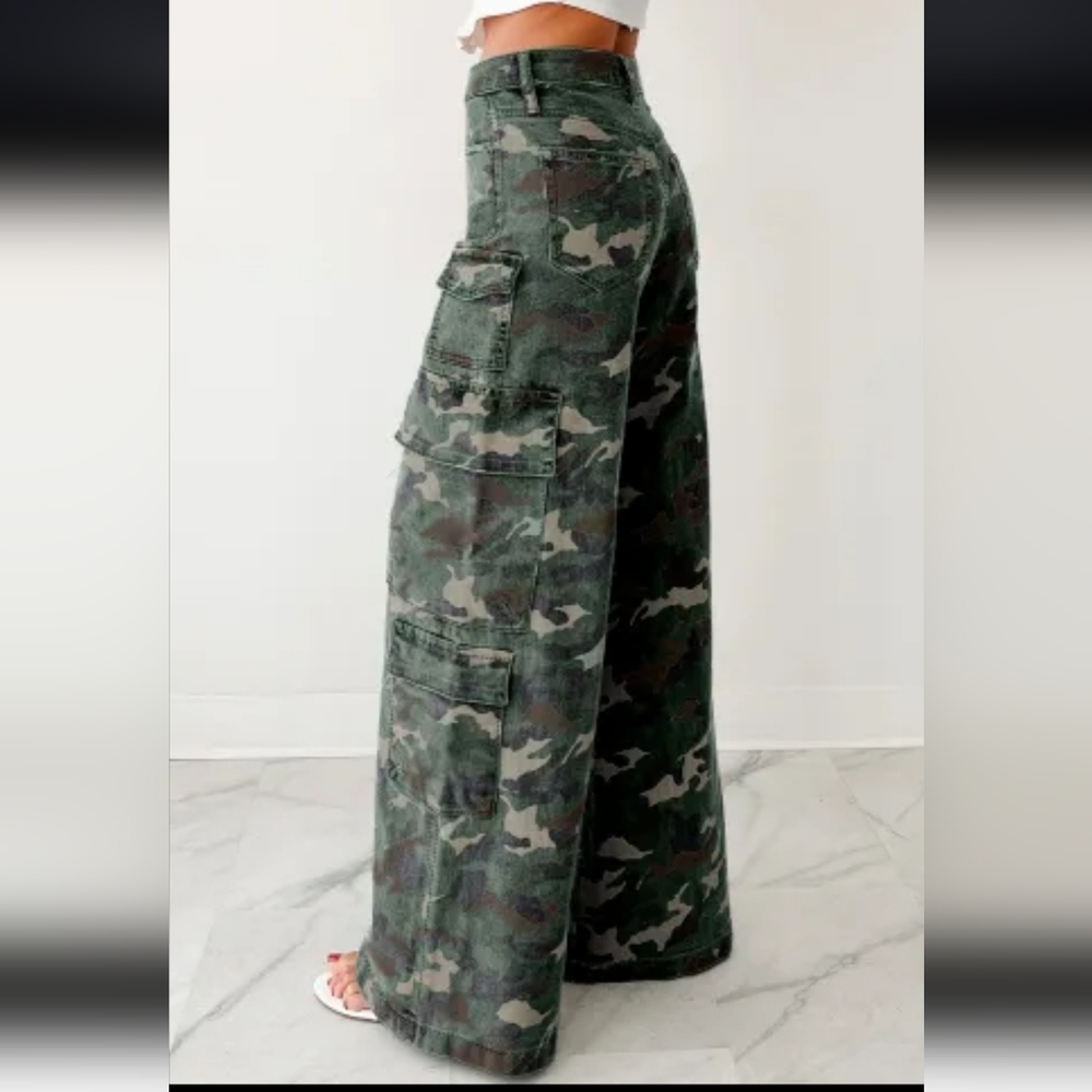 Size 12! Wide Leg, Camouflage Cargo Pants - Picture 2 of 3